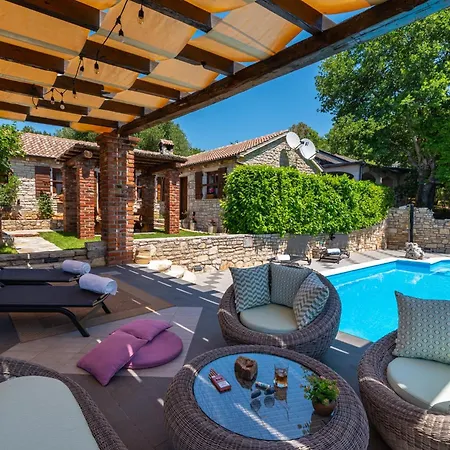 بيت للعطل Seaside House With A Swimming Pool - Novigrad - 25193 *