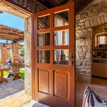 Casa vacanze Seaside House With A Swimming Pool Posedarje, Novigrad - 25193 Posedarje