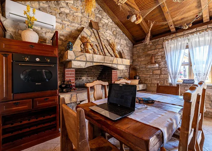 بيت للعطل Seaside House With A Swimming Pool - Novigrad - 25193 *