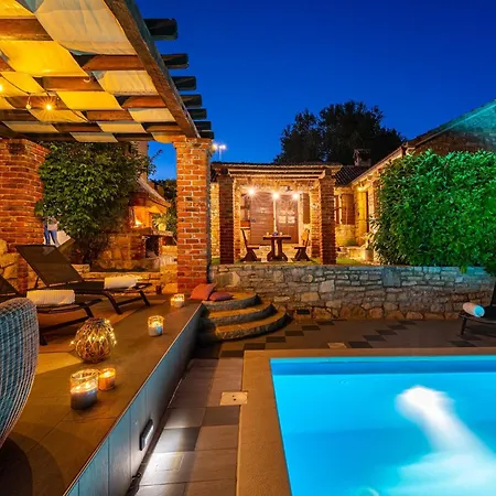 Seaside House With A Swimming Pool - Novigrad - 25193 Сasa de vacaciones Posedarje