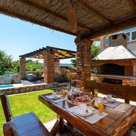בית נופש Seaside House With A Swimming Pool - Novigrad - 25193 פוסדריה